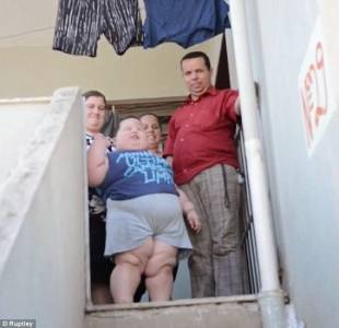 بالصورطفل في الثالثة يزن 70 كيلوغراماً