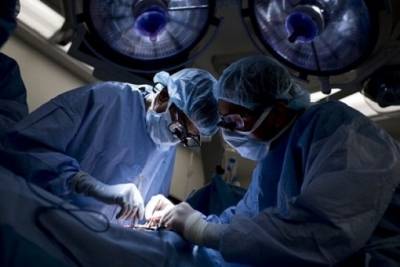 معجزة طبية | ولادة أول طفل في العالم برحم مزروع