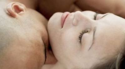 جامعة  تكافئ طالبين مارسا الجنس في قاعة الرياضة