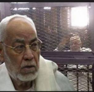 تدهور شديد في صحة مرشد الإخوان السابق عاكف