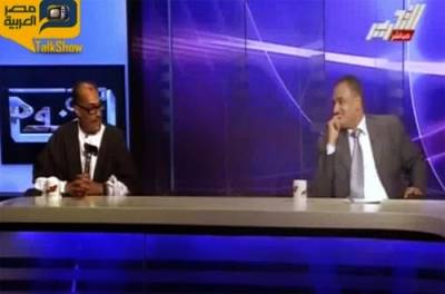 شاهد.. موقف طريف بين عبد الناصر والسادات على الهواء