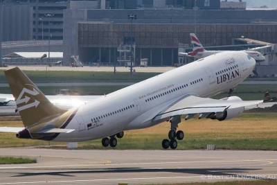 اصطدام طائرة ليبية بعامود أثناء مغادرتها مطار الملكة علياء