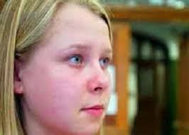 بالفيديو ... ما قصة الفتاة التي تستطيع رؤية الناس عراة.. تعرف عليها