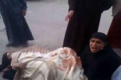 بالفيديو.. سيدة تلد بالشارع بعد رفض المستشفى استقبالها