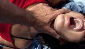 ملثمان يغتصبان سيدة داخل حمام عمومي تحت تهديد السلاح