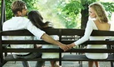 فنانة شهيرة تضبط زوجها الثري باحضان اعلامية معروفة