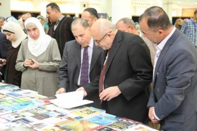افتتاح معرض الكتاب الأول لكلية العلوم التربوية في جامعة الزرقاء