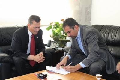 جامعة عمان العربية توقع اتفاقية مع شركة GREENESSENCE للطاقة الشمسية