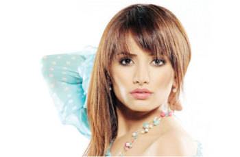 زينة.. تنتظر نتائج تحليل احمد عز لاثبات نسب توأمها!