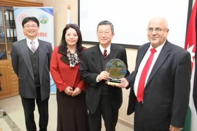 الوادي يستقبل وفداً من تايوان