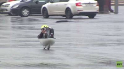 بالفيديو..مركبة انسيابية يحركها سائقها بقوة عضلاته