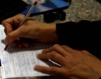 زوجوه وأماتوه بأوراق مزورة ليستولوا على أمواله