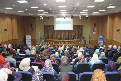 محاضرة حول أهمية الكشف المبكر عن السرطان في جامعة الزرقاء