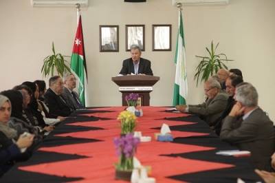 رئيس جامعة البترا يلتقي طالبات السكن الداخلي في الجامعة