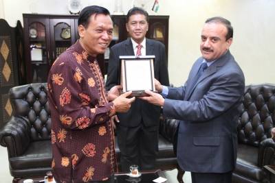 السفير الاندونيسي يزور جامعة العلوم الإسلامية العالمية