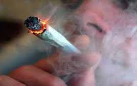 سيجارةالجوكر في ايدي الشباب