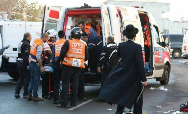 مقتل 4 إسرائيليين طعنا في القدس واستشهاد المنفذين (فيديو وصور)