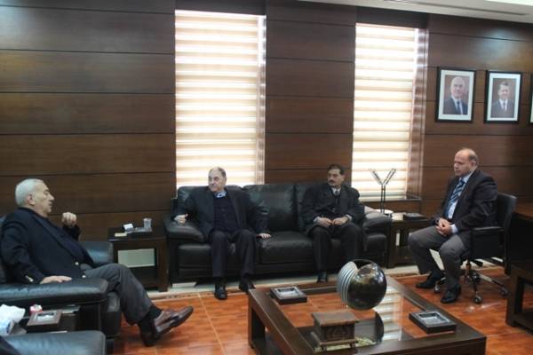 بحث التعاون بين جامعة الشرق الأوسط و الجمعية الأردنية للبحث العلمي