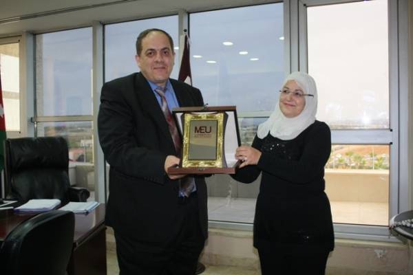 جامعة الشرق الأوسط تقدم خدمات تدريبية في مجال الصحة