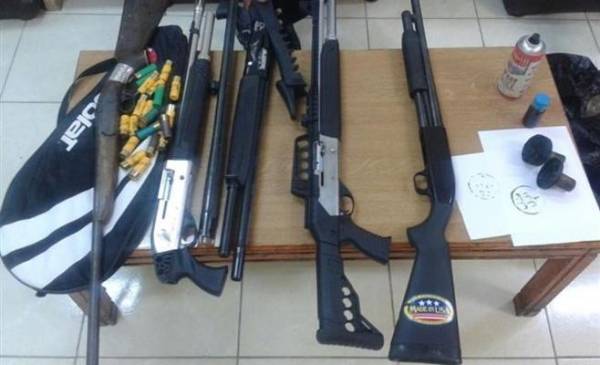 أسلحة مضبوطة في إربد تبين استخدامها بـ 3 حوادث