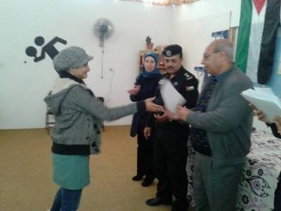 تخريج دورة اصدقاء الشرطة في مدرسة حوارة الثانوية للبنات بأربد