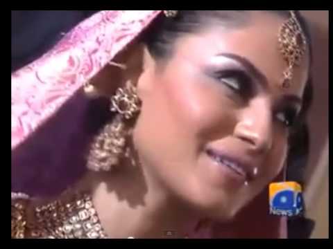 شاهد.. ممثلة إغراء تسخر من زفاف ابنة الرسول