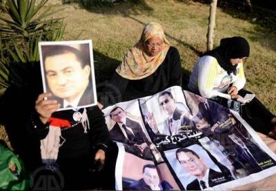 مصر : تبرئة مبارك ونجليه ووزير داخليته من اتهامات القتل والفساد