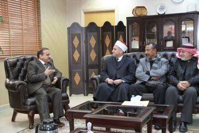 رئيس جامعة العلوم الإسلامية العالمية يلتقي ابناء المجتمع المحلي