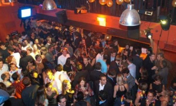 تكبير الثدي جائزة مسابقة ملهى ليلي بالأرجنتين