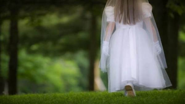 أجبرها على الزواج وهي في التاسعة من عمرها!