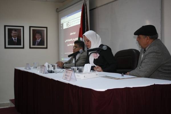 خبراء يناقشون استراتيجيات التطور الفكري عند المصممين الجرافيكين .