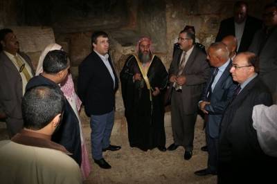 القطامين يرعى افتتاح ايوم طبي مجاني في كهف الرجيب