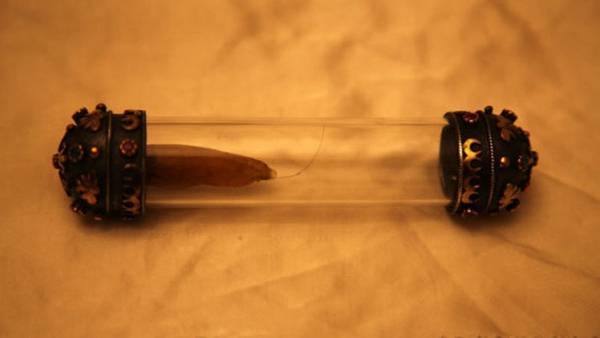 شعرة من شعر الرسول محمد (ص) تصل إلى موسكو لأول مرة