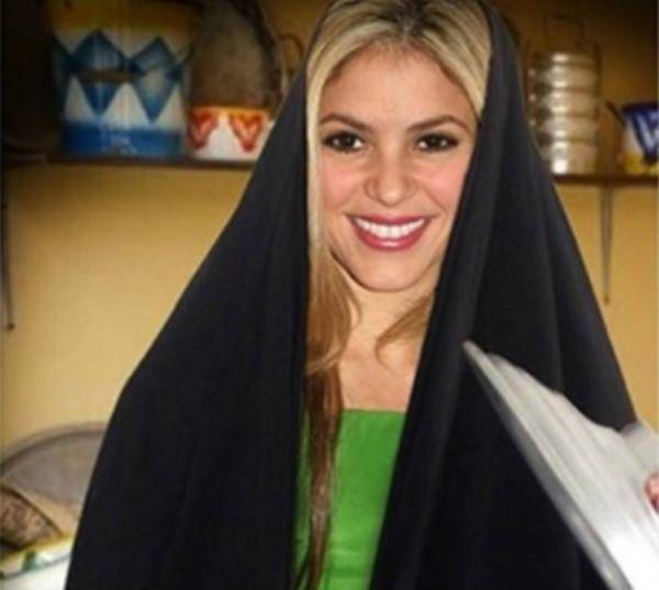 شاكيرا بالعباءة الخليجية