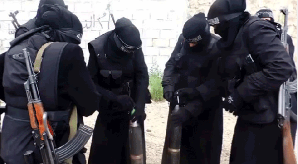 كيف يجتذب داعش النساء؟