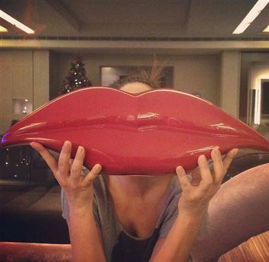 بالصورة ماذا حلّ بشفاه إليسا؟!