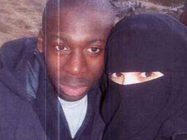 حياة منفذة هجمات باريس من البكيني الى النقاب شاهدالفيديو