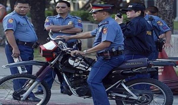 لماذا ترتدي الشرطة الفلبينية الحفاظات؟