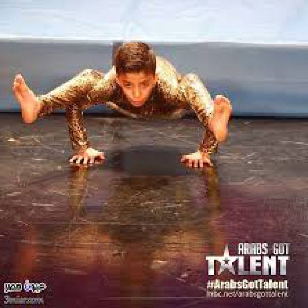 شاهدوا الطفل الفلسطيني المعجزه الذي ابكى نجوى كرم