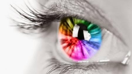طبيب يغير لون العيون بدون عدسات لاصقة في 15 دقيقة فقط