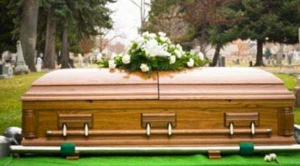 جميع من حضروا الجنازة.. توفوا!