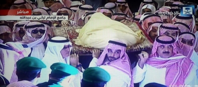 خادم الحرمين يؤدي صلاة الجنازة على الملك عبدالله بحضور عدد من الشخصيات وزعماء وقادة الدول الإسلامية