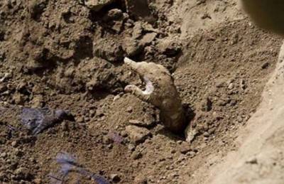 طفلة تخرج من قبرها لتخبر عن اغتصابها