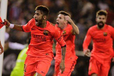 صورة.. بيكيه ينشر صوره مع نيمار وفتيات محجبات.. ما القصة؟