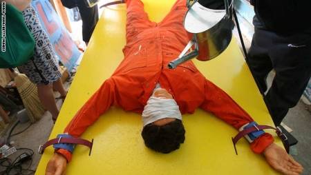 أشهر 10 أدوات تستخدمها عصابة داعش في تعذيب وقتل ضحاياه