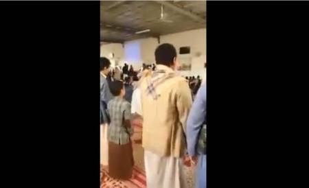 بالفيديو ...لحظة تفجير انتحاري نفسه داخل مسجد للحوثيين بصنعاء