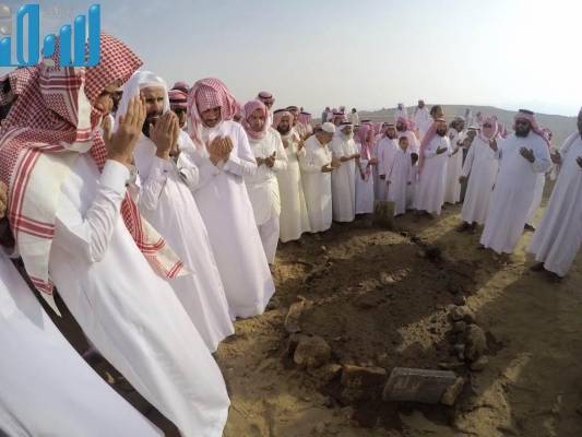 بالصور.. السعوديون يُشيعون جثمان المالكي أول شهيد في عاصفة الحزم