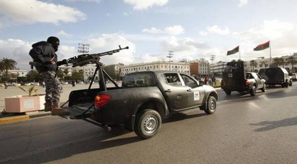 انفجار قنبلة أمام السفارة المغربية في ليبيا وداعش يعلن مسؤوليته