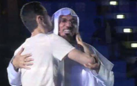 الجزيرة تجمع سلمان العودة بنجله بعد غياب 4 سنوات