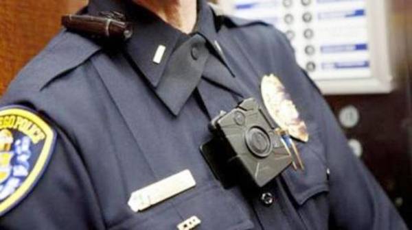 أميركا.. كاميرات في ملابس رجال الشرطة لرصد تجاوزاتهم